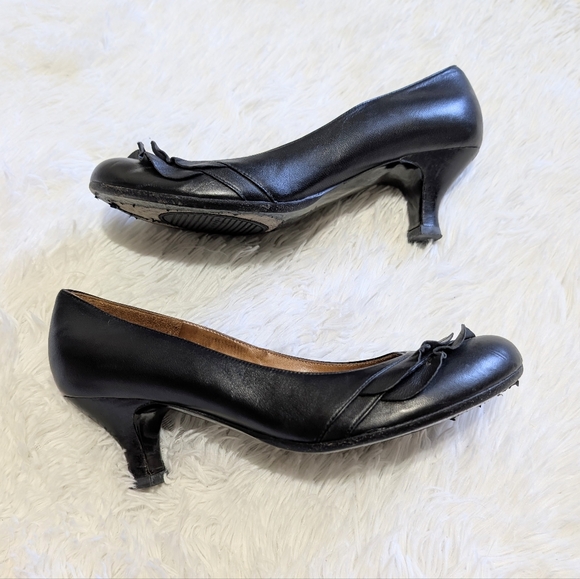 Chie Mahara Black Swiss Leather Ruffle Toe Pumps - Picture 2 of 10